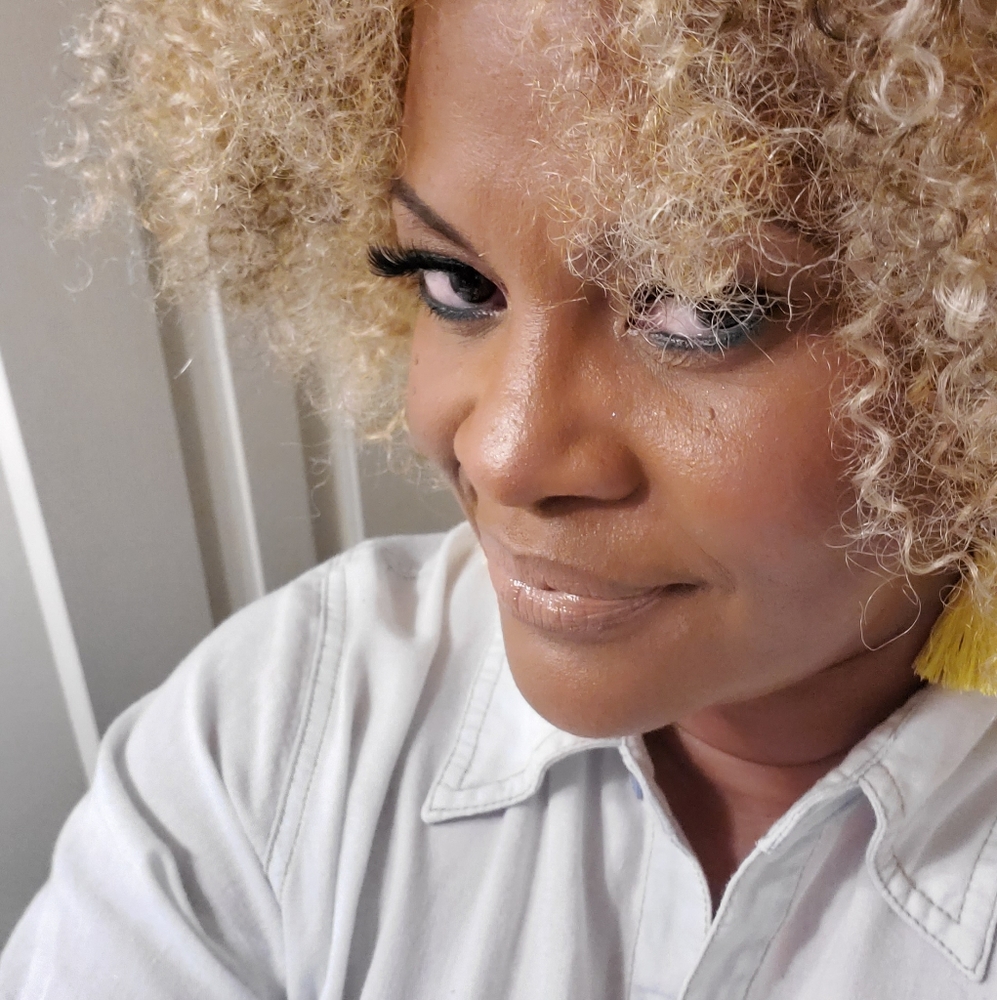 Meet your Posher, Regina